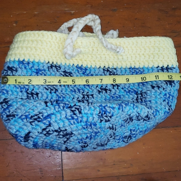 🧶 Handmade colorblock basket - Picture 2 of 3